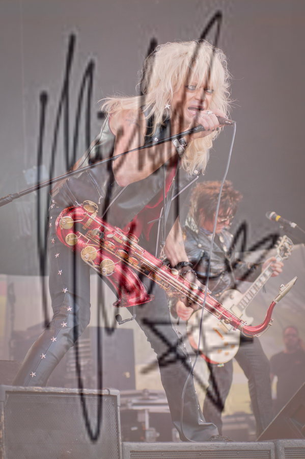 Michael Monroe nimikirjoitettu valokuva